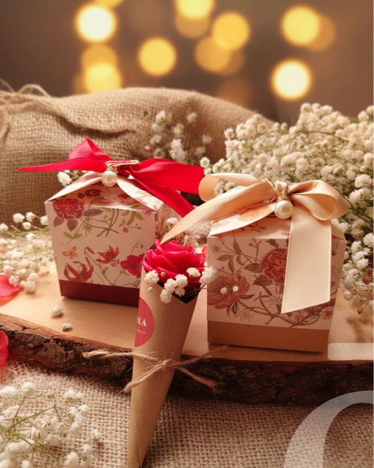 Pack de regalo San Valentín Mōma Candles con velas artesanales Aeterna y flores de cera